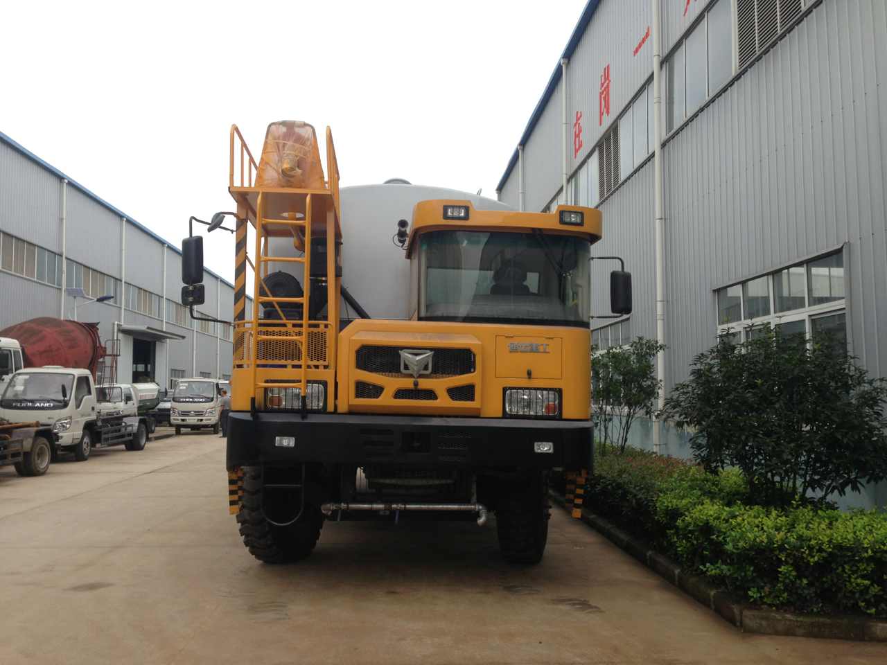 明達煤礦購買的20噸全驅運水車 明達煤礦購買的20噸全驅運水車