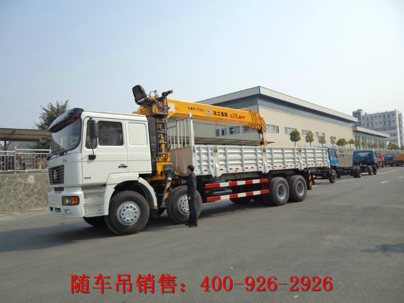 國內比較常見的中置伸縮臂式隨車吊 國內比較常見的中置伸縮臂式隨車吊