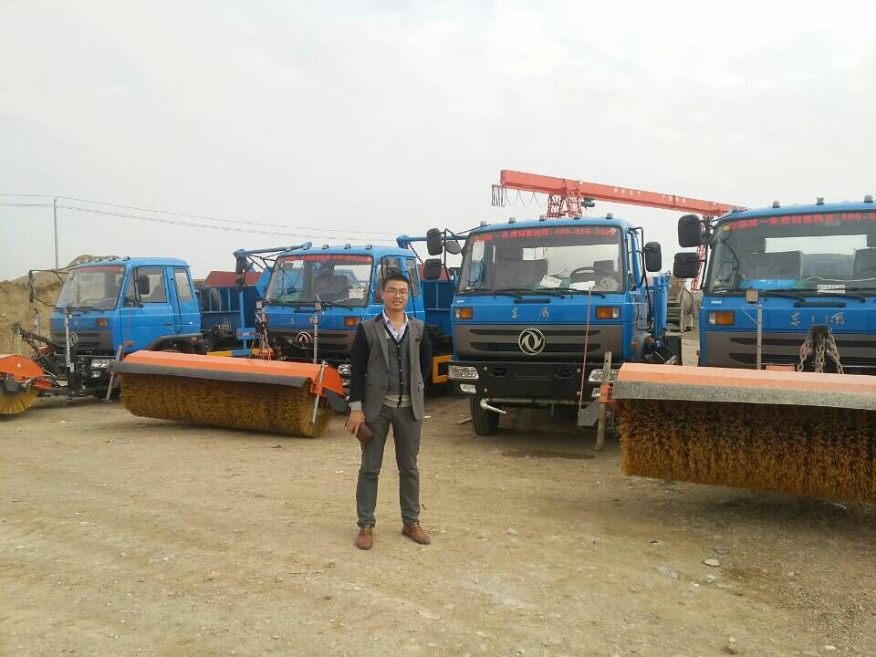 新疆維吾爾自治區博樂市購買的除雪車