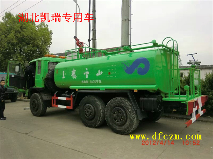 東風(fēng)越野灑水車整體外觀 東風(fēng)越野灑水車整體外觀