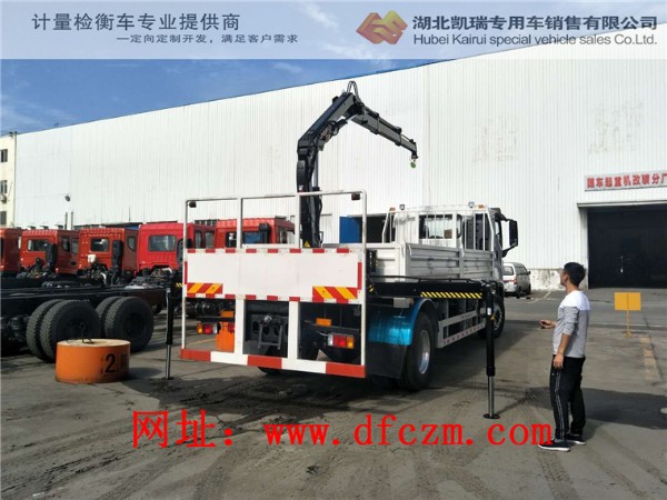 希爾博066吊機(jī)做吊重試驗(yàn) 希爾博066吊機(jī)做吊重試驗(yàn)