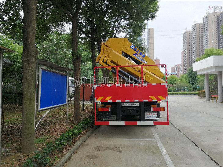 DWJ5312JJHD5型計(jì)量檢衡車(chē)停在業(yè)主院內(nèi)等待掛牌 DWJ5312JJHD5型計(jì)量檢衡車(chē)停在業(yè)主院內(nèi)等待掛牌