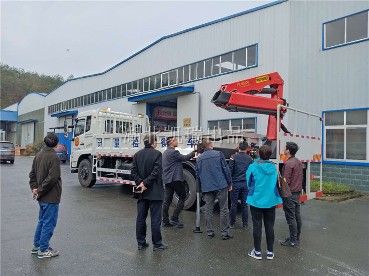 我公司技術人員講解車輛操作注意事項及使用規范 我公司技術人員講解車輛操作注意事項及使用規范