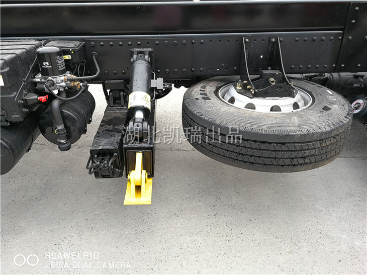 檢衡車(chē)底盤(pán)備胎架側(cè)置 檢衡車(chē)底盤(pán)備胎架側(cè)置