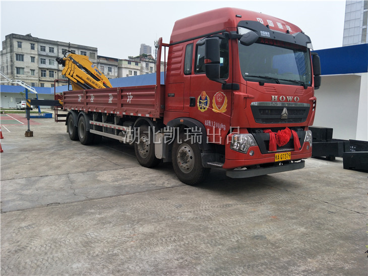 廣西橫縣計(jì)量所檢衡車停放院內(nèi)右前 廣西橫縣計(jì)量所檢衡車停放院內(nèi)右前