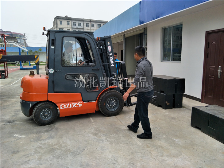檢衡車隨車叉車叉運(yùn)砝碼 檢衡車隨車叉車叉運(yùn)砝碼