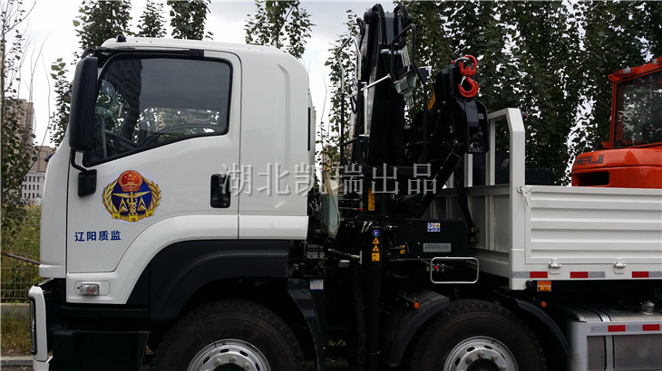 裝配的海沃HB250 E3折臂吊 裝配的海沃HB250 E3折臂吊