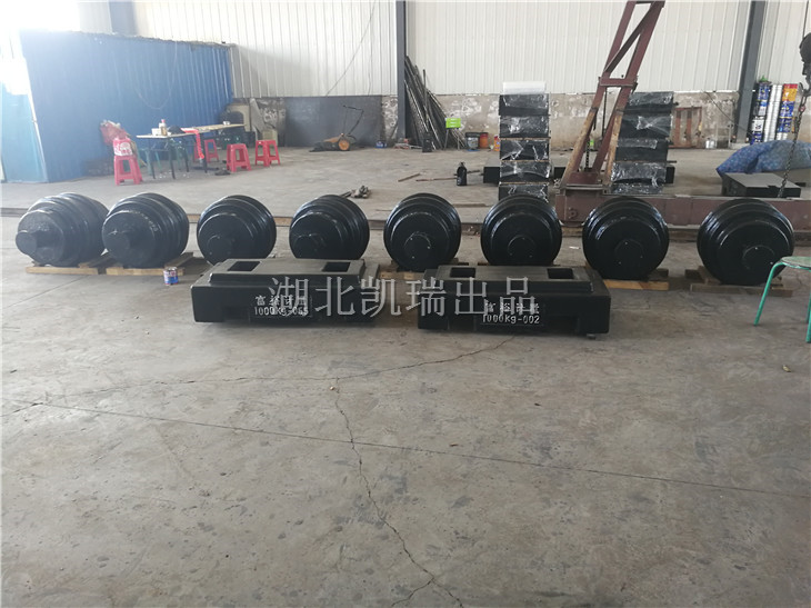 電子天平檢驗(yàn)后打包發(fā)運(yùn)的鑄鐵砝碼 電子天平檢驗(yàn)后打包發(fā)運(yùn)的鑄鐵砝碼