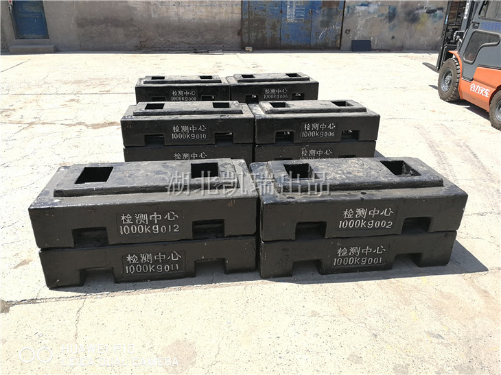 標(biāo)定合格的砝碼檢汽車(chē)衡 標(biāo)定合格的砝碼檢汽車(chē)衡