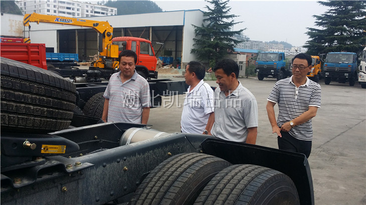 對底盤進行比較,尋找最佳方案 對底盤進行比較,尋找最佳方案