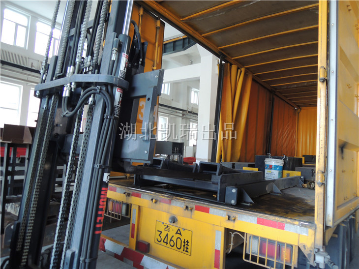 三輪叉車上下半掛車裝置 三輪叉車上下半掛車裝置