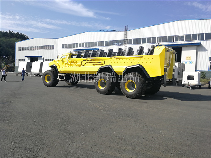 沙漠旅游客運(yùn)車輛 沙漠旅游客運(yùn)車輛