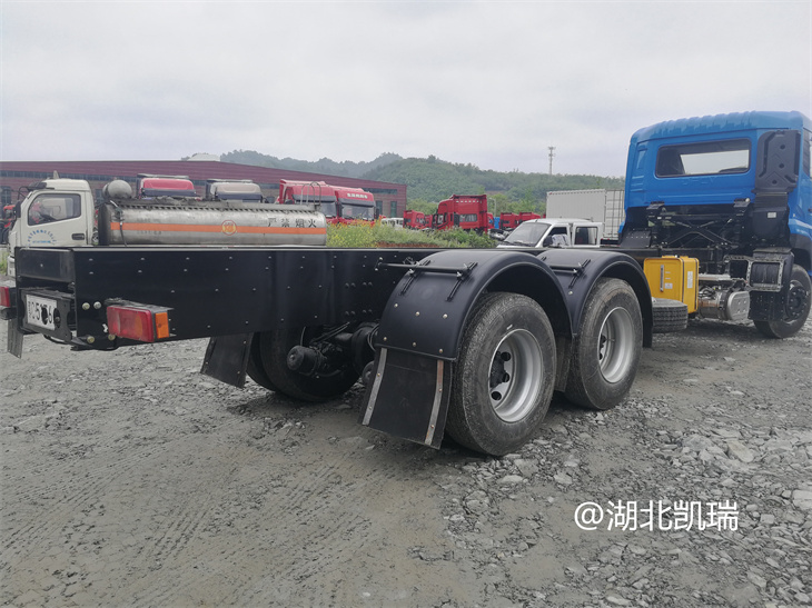 檢衡車鉚接加強區(qū)域的細(xì)節(jié) 檢衡車鉚接加強區(qū)域的細(xì)節(jié)